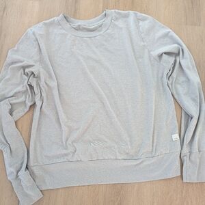 Vuori Gray Daydream Crew Performance Long Sleeve Top Size MEDIUM